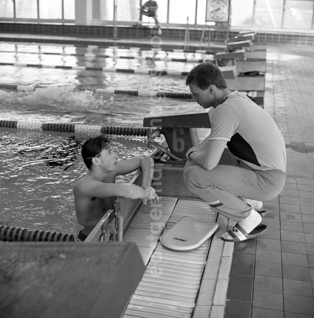 GDR image archive: Potsdam - Uwe Dassler, former German swimmer at ASK (army sports club) Potsdam, in Potsdam in Brandenburg today. Here with his coach, Lutz Wanja, in the swimming pool