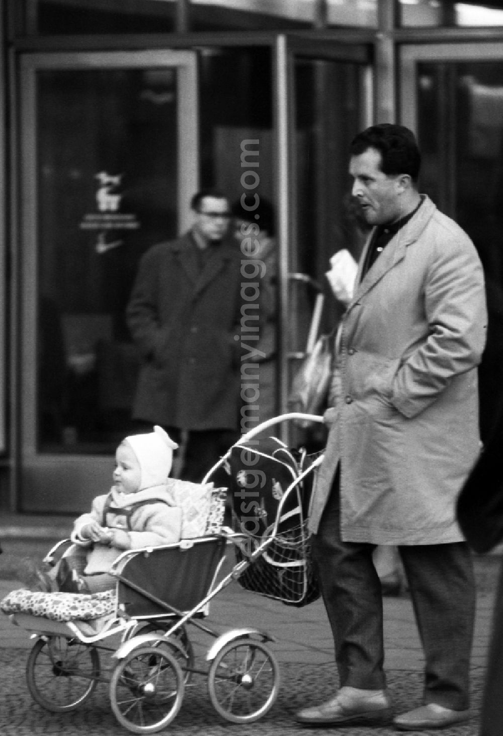 GDR image archive: Berlin - Father pushes his child in a stroller in East Berlin in the territory of the former GDR, German Democratic Republic