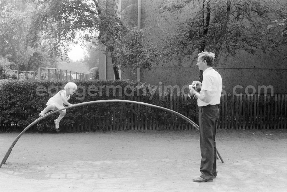 GDR image archive: Halle (Saale) - Father with child on a playground in Halle (Saale) in the federal state of Saxony-Anhalt on the territory of the former GDR, German Democratic Republic