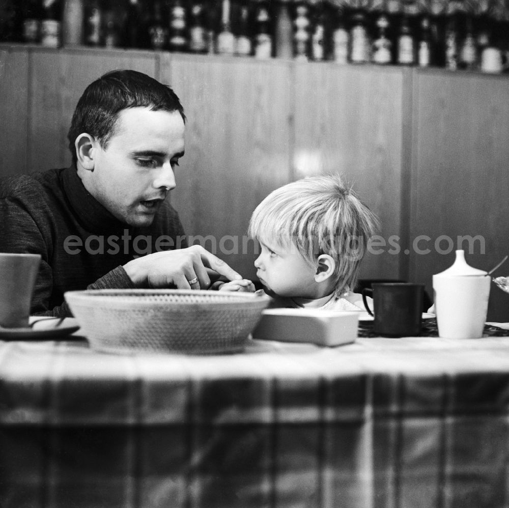 Berlin: A father sitting with his child at the breakfast table in Berlin, the former capital of the GDR, German Democratic Republic