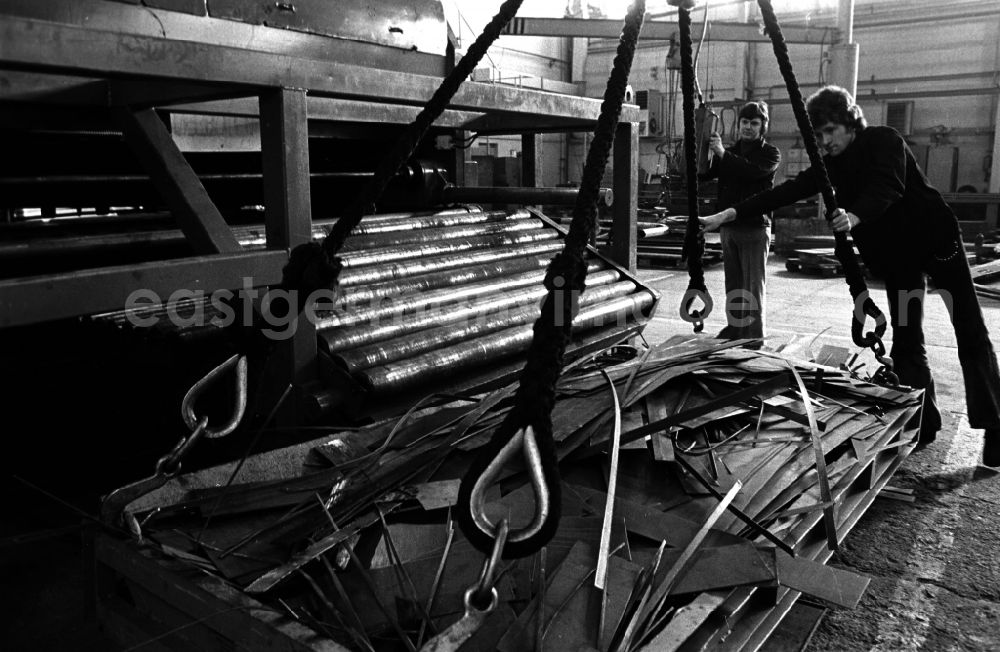 GDR picture archive: Schwerin - Sheet metal offcuts on the premises of the VEB Hydraulik Schwerin in the state Mecklenburg-Western Pomerania on the territory of the former GDR, German Democratic Republic