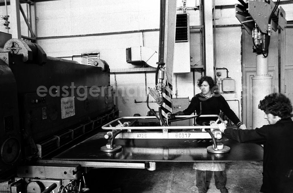 GDR photo archive: Schwerin - Sheet metal offcuts on the premises of the VEB Hydraulik Schwerin in the state Mecklenburg-Western Pomerania on the territory of the former GDR, German Democratic Republic
