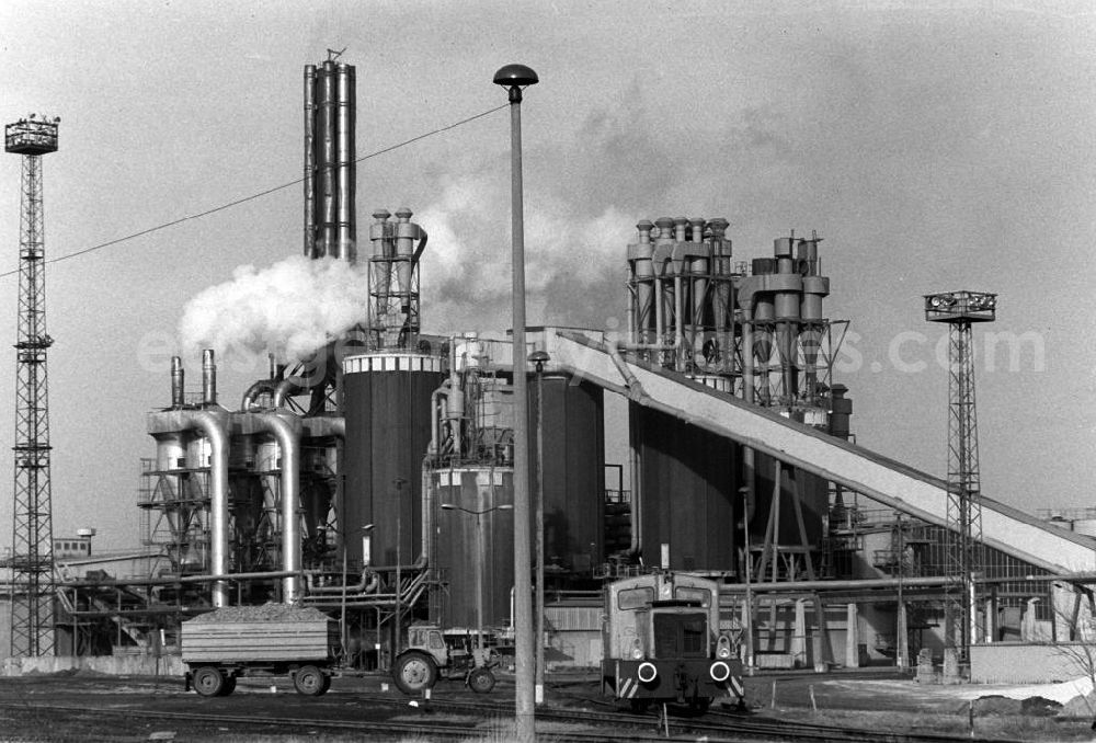 GDR image archive: Beeskow - Blick auf die produktionstechnischen Anlagen des VEB Spannplattenwerk Beeskow (heute Hornitex), ein 1966 eröffneter wichtiger Zulieferbetrieb für die DDR-Möbelindustrie.