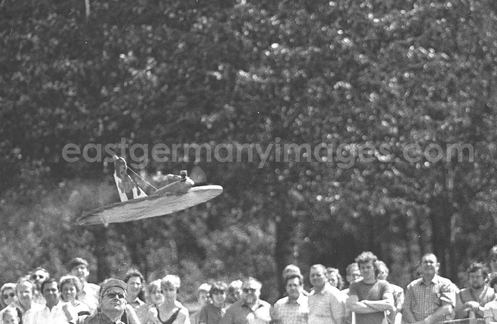 GDR picture archive: Borkheide - Event and demonstration at the airfield festival on the 75th anniversary of the first German post flight in Borkheide in the state of Brandenburg in the area of the former GDR, German Democratic Republic