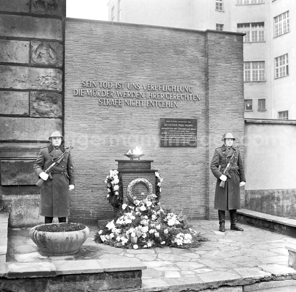 GDR photo archive: Berlin - Participants in a commemoration event at the memorial for the border soldier Reinhold Paul Huhn who was shot (as a post in the 4th border detachment) in the rank of corporal on Schuetzenstrasse (former Reinhold-Huhn-Strasse) in the district of Mitte in the district Mitte in Berlin East Berlin on the territory of the former GDR, German Democratic Republic