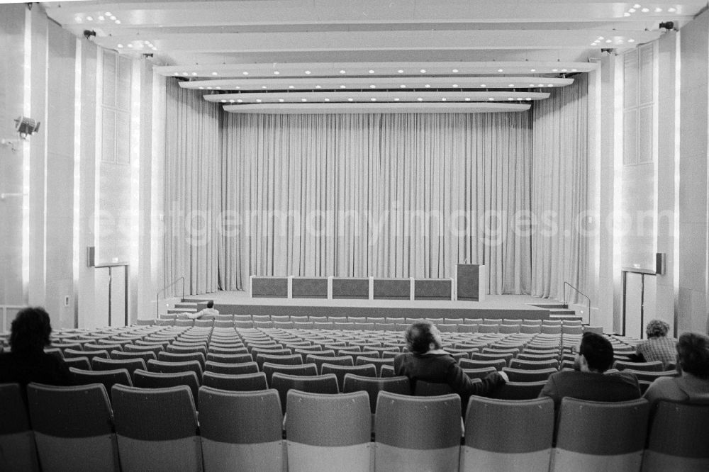 Berlin: Event in the film hall of the cinema SOJUS in the town district of Marzahn in Berlin, the former capital of the GDR, German democratic republic. On the 3