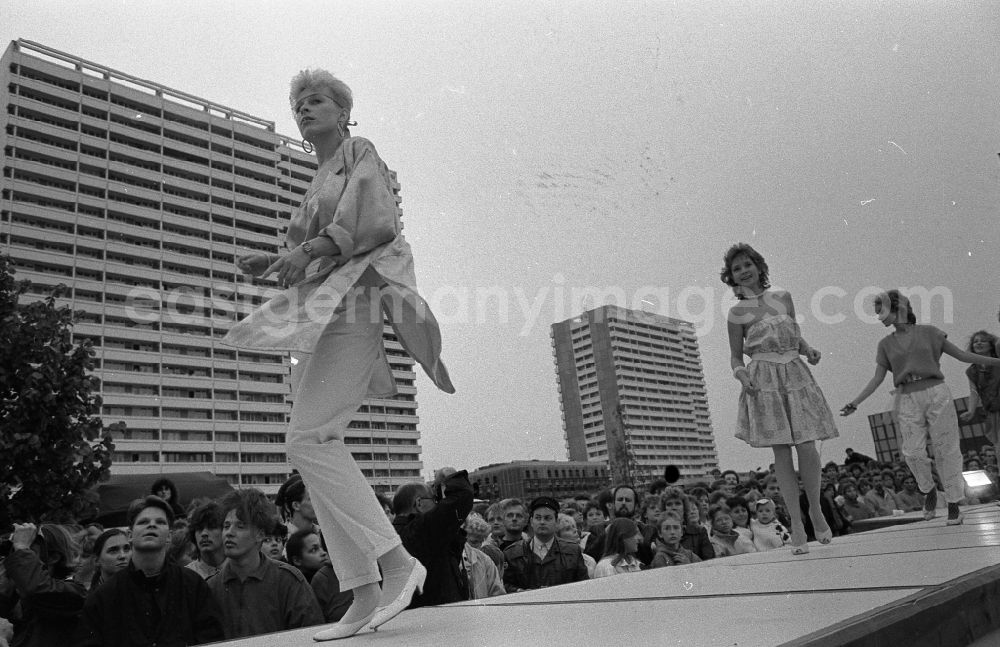 Berlin: Event and demonstration for the Wahl Miss Fruehling in the district of Marzahn in Berlin East Berlin on the territory of the former GDR, German Democratic Republic. Young girls and women present new swimwear and bikinis on the fashion catwalk