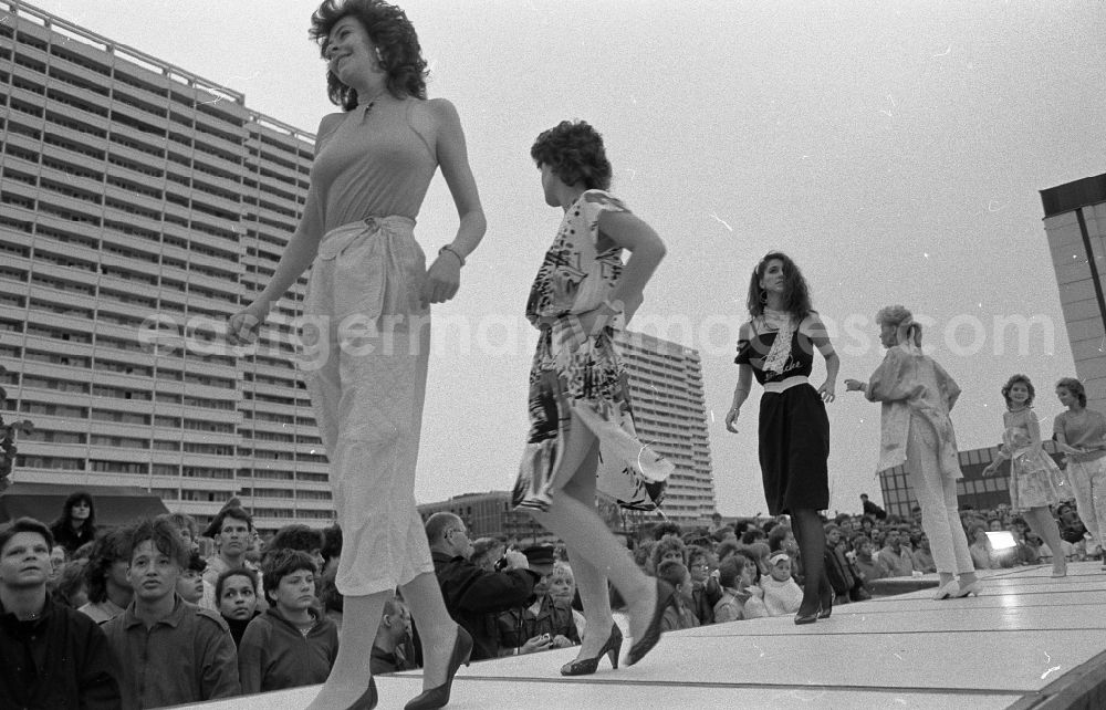 Berlin: Event and demonstration for the Wahl Miss Fruehling in the district of Marzahn in Berlin East Berlin on the territory of the former GDR, German Democratic Republic. Young girls and women present new swimwear and bikinis on the fashion catwalk