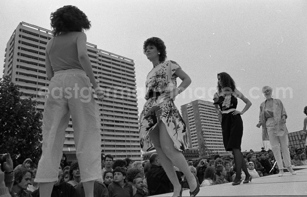 GDR image archive: Berlin - Event and demonstration for the Wahl Miss Fruehling in the district of Marzahn in Berlin East Berlin on the territory of the former GDR, German Democratic Republic. Young girls and women present new swimwear and bikinis on the fashion catwalk