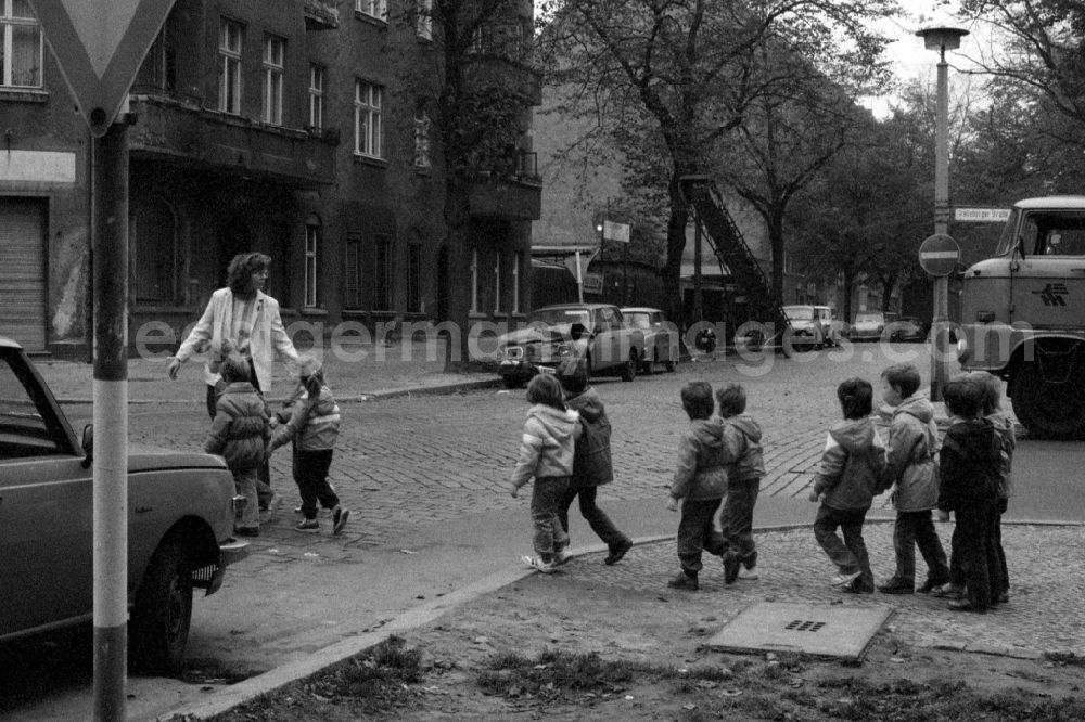 GDR picture archive: Berlin - Traffic education kindergarten in Berlin Eastberlin on the territory of the former GDR, German Democratic Republic. Kindergarten teacher crossing a road with a group of children
