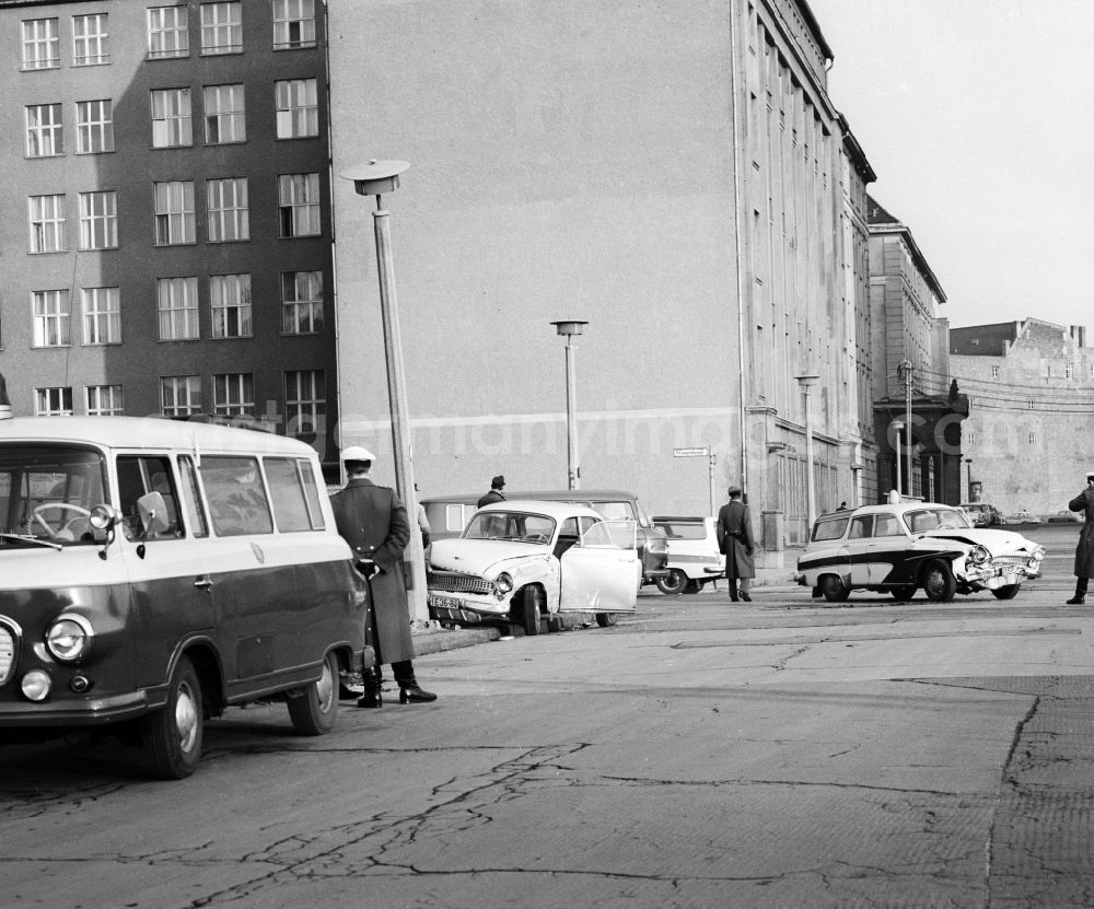 GDR picture archive: Berlin - Traffic accident in Berlin, the former capital of the GDR, the German Democratic Republic. A Wartburg 311 is frontally crashed into a lantern