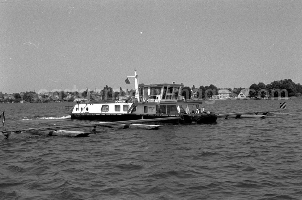 GDR image archive: Berlin-Köpenick - Vermessungsschiff Domfelsen auf dem Müggelsee 24.
