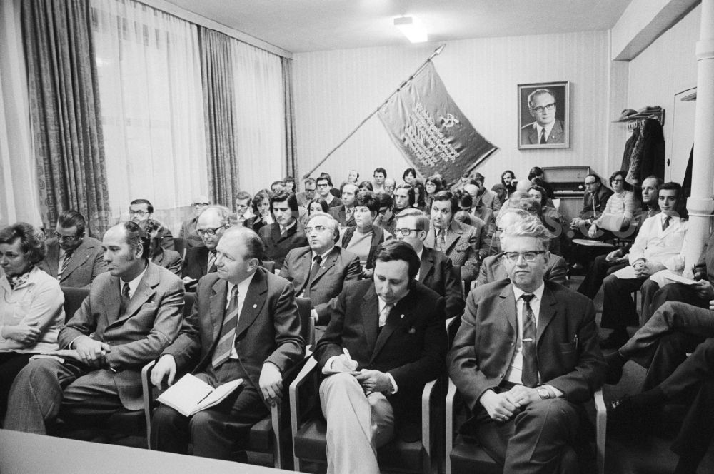 GDR photo archive: Berlin - Meeting in the Academy of Sciences in Berlin, the former capital of the GDR, the German Democratic Republic