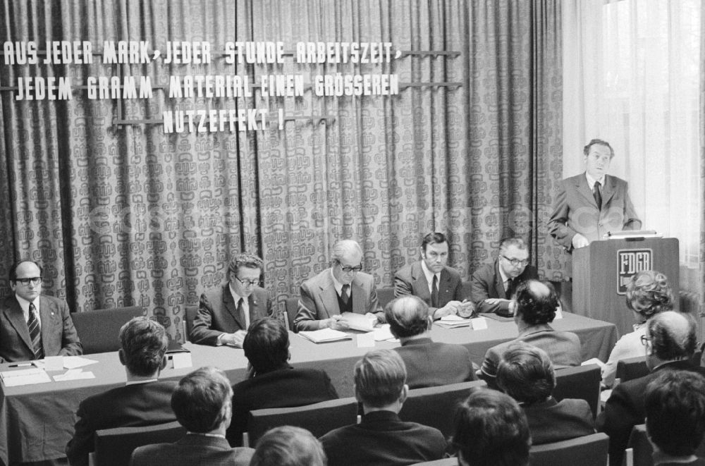 GDR picture archive: Berlin - Meeting in the Academy of Sciences in Berlin, the former capital of the GDR, the German Democratic Republic