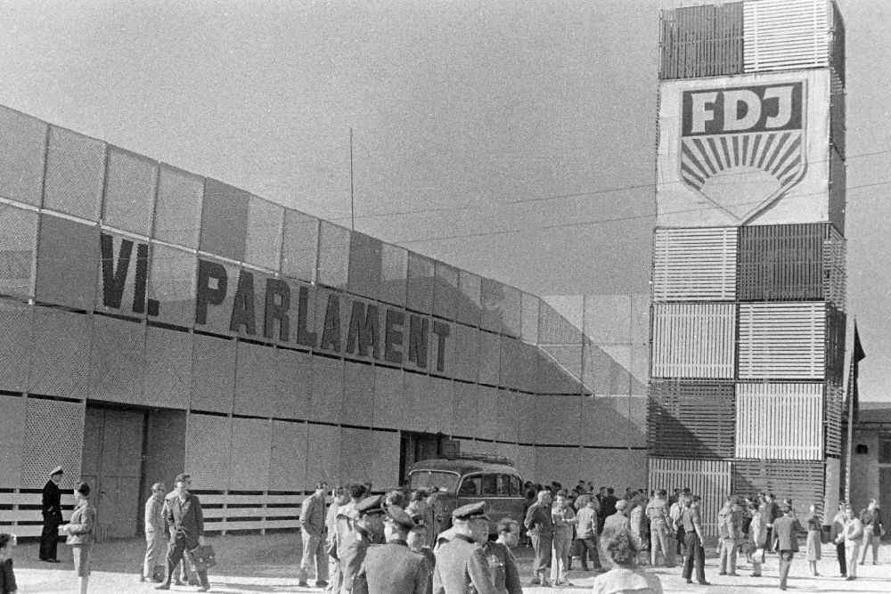 GDR photo archive: Rostock - Gathering of young peopleVI. (6.) Parlament der Freien Deutschen Jugend (FDJ) on street Karl-Marx-Strasse in Rostock, Mecklenburg-Western Pomerania on the territory of the former GDR, German Democratic Republic