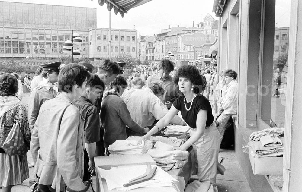 GDR photo archive: Gera / Thüringen - VII. Festival der Freundschaft in Gera 1987 Auf dem Markt 06.