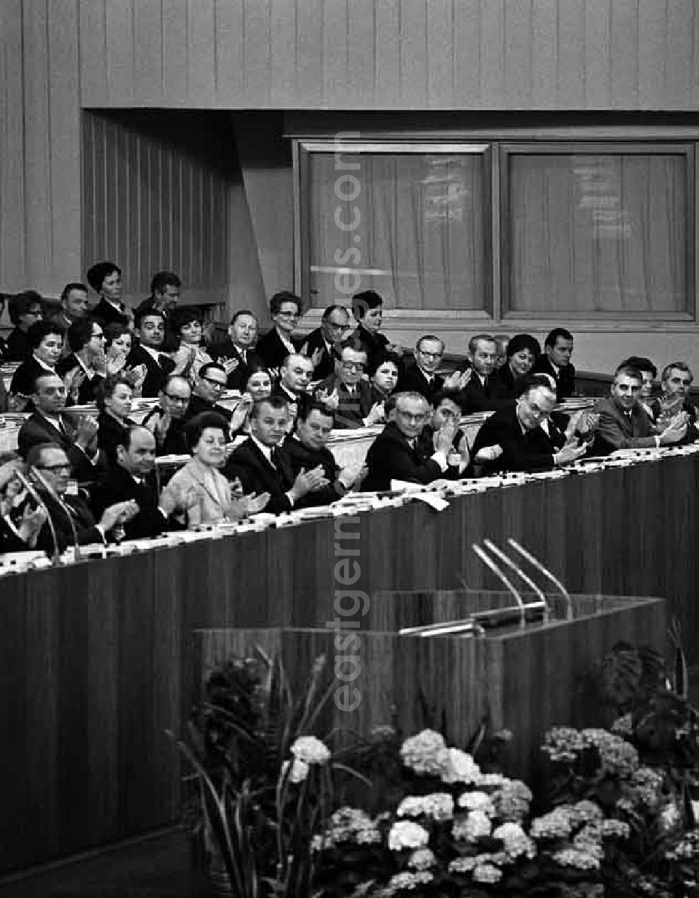 GDR picture archive: Berlin - VII. Pädagogischer Kongress in der Werner - Seelenbinder - Halle mit Walter Ulbricht und Erich Honecker.