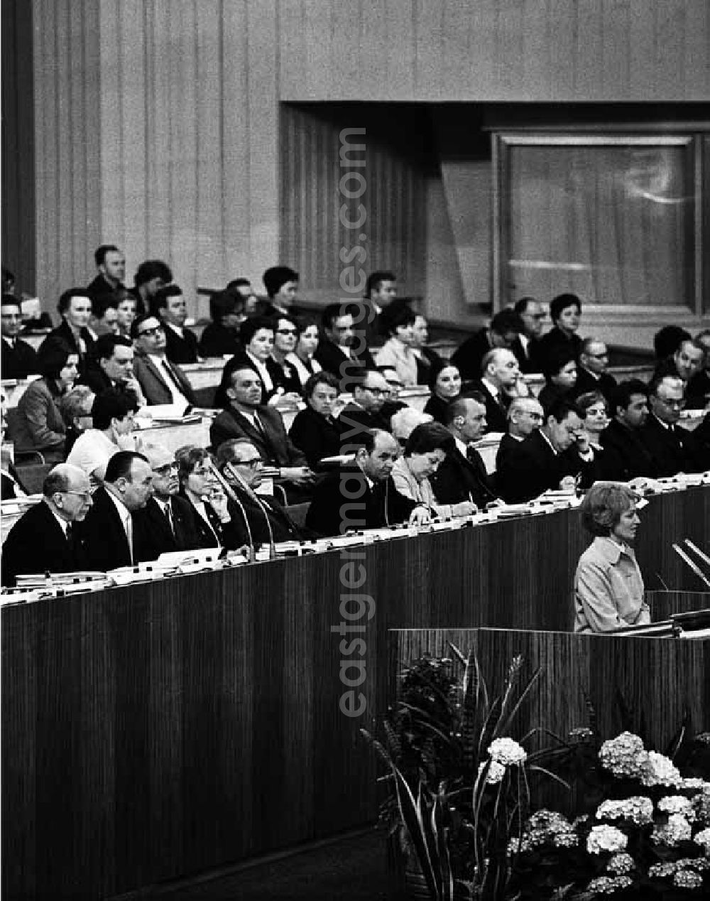 GDR photo archive: Berlin - VII. Pädagogischer Kongress in der Werner - Seelenbinder - Halle mit Walter Ulbricht und Erich Honecker.