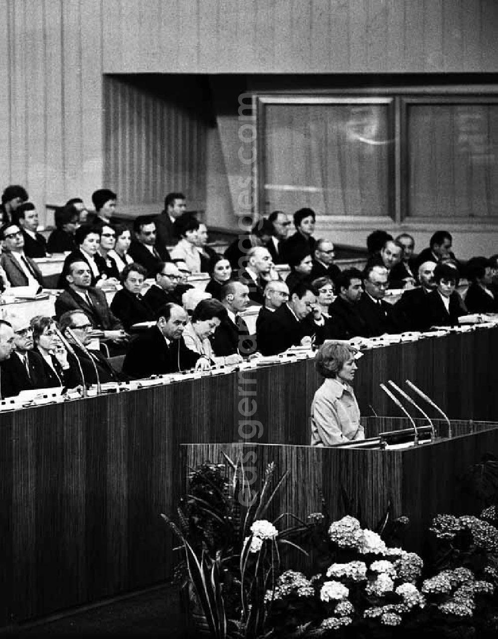 GDR picture archive: Berlin - VII. Pädagogischer Kongress in der Werner - Seelenbinder - Halle mit Walter Ulbricht und Erich Honecker.
