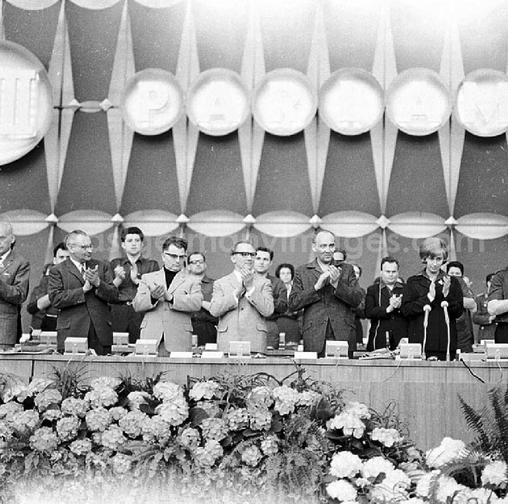 GDR picture archive: Chemnitz (Sachsen) - 1967 VIII. Parlament der Freien Deutschen Jugend (FDJ) in Karl-Marx-Stadt, heute Chemnitz (Sachsen) Erich Honecker
