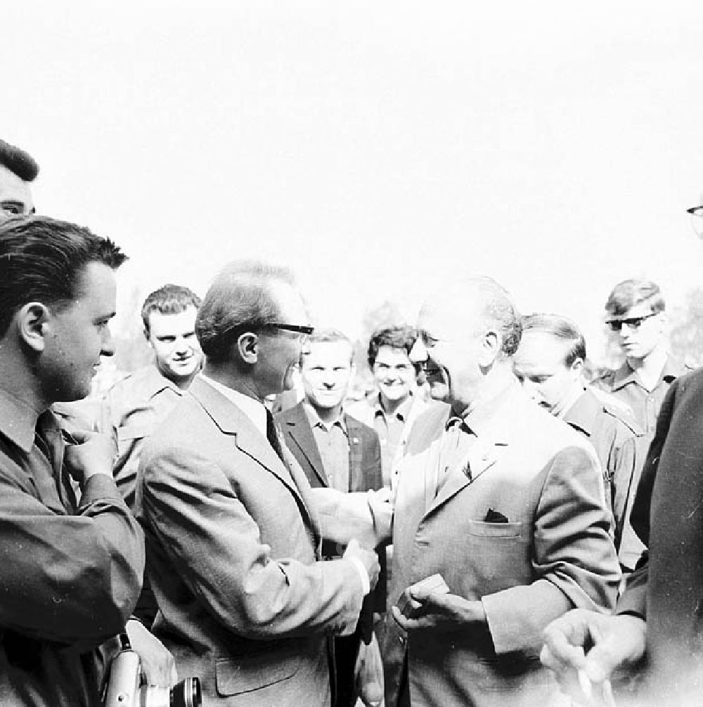 GDR picture archive: Chemnitz (Sachsen) - 1967 VIII. Parlament der Freien Deutschen Jugend (FDJ) in Karl-Marx-Stadt, heute Chemnitz (Sachsen) Erich Honecker