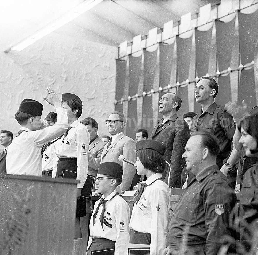 Chemnitz (Sachsen): 1967 VIII. Parlament der Freien Deutschen Jugend (FDJ) in Karl-Marx-Stadt, heute Chemnitz (Sachsen)