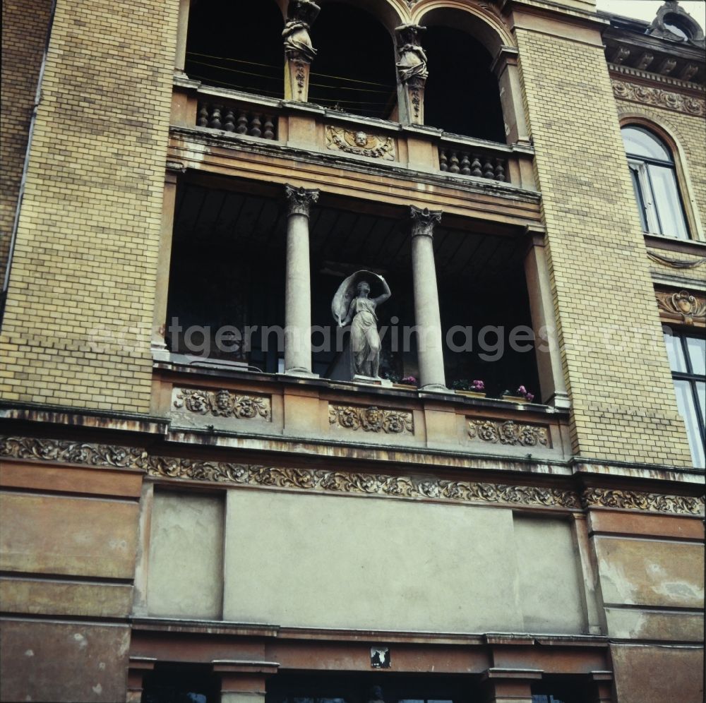 GDR photo archive: Potsdam - Facade of the villa am Muehlenweg in the district Noerdliche Vorstadt in Potsdam in the state Brandenburg on the territory of the former GDR, German Democratic Republic