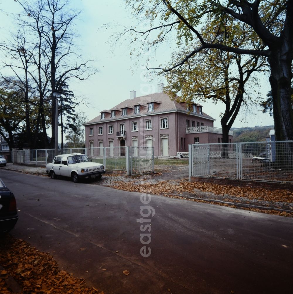 Potsdam: Facade of the villa an der Virchowstrasse in the district Babelsberg in Potsdam in the state Brandenburg on the territory of the former GDR, German Democratic Republic