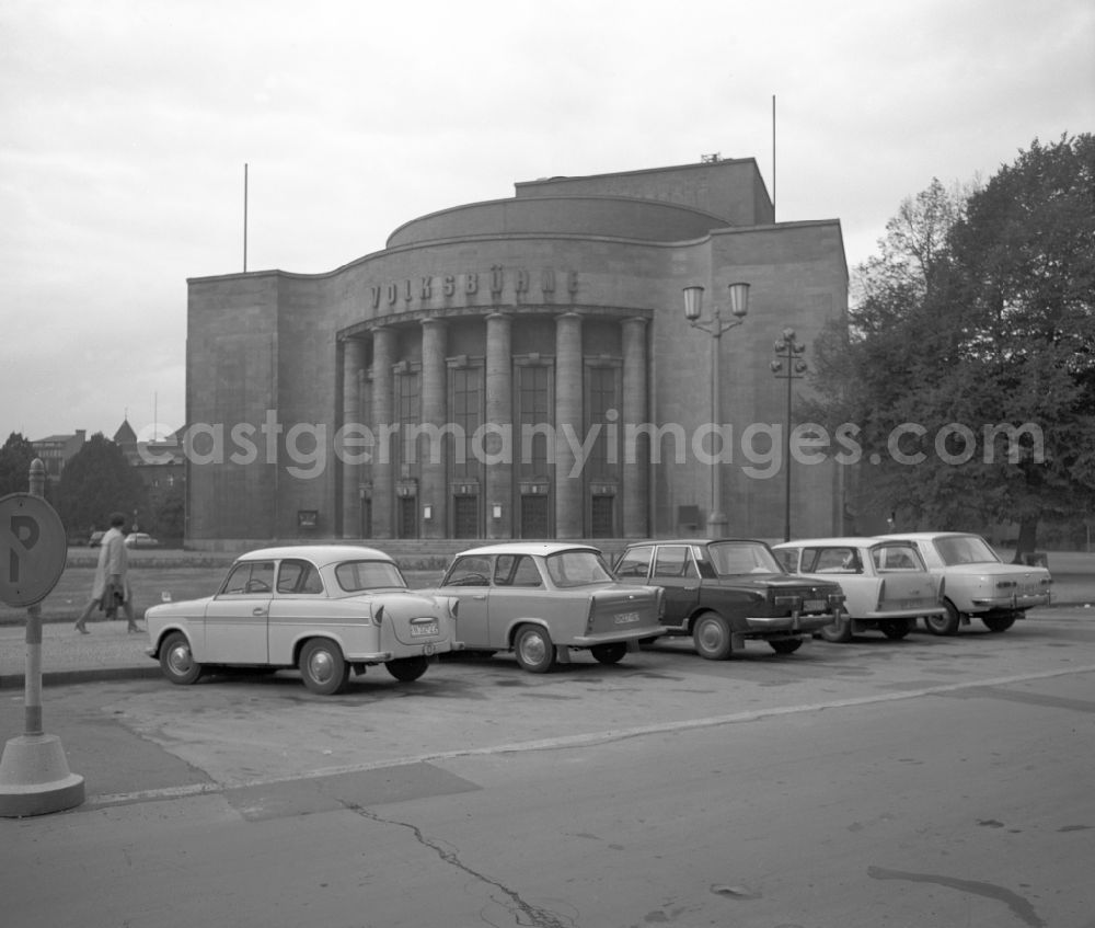 GDR picture archive: Berlin - Cars, Trabant and Wartburg are in front of the Volksbuehne theatre at Rosa-Luxemburg-Platz in the district Mitte in Berlin, the former capital of the GDR, German Democratic Republic