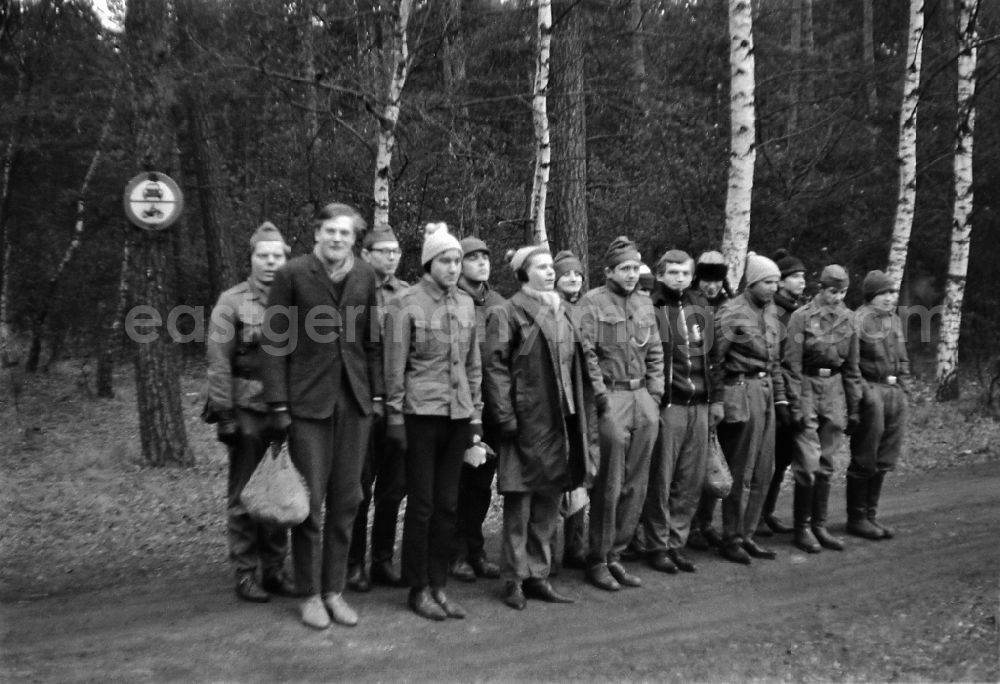 GDR photo archive: Stechlin - Practical training with a pre-military character in preparation for military service in der GST - Gesellschaft fuer Sport & Technik in Stechlin, Brandenburg on the territory of the former GDR, German Democratic Republic