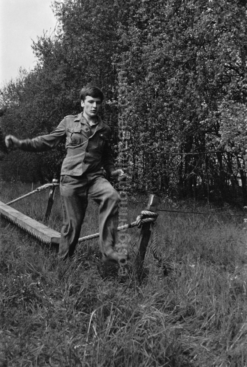 GDR picture archive: Stechlin - Practical training with a pre-military character in preparation for military service in der GST - Gesellschaft fuer Sport & Technik in Stechlin, Brandenburg on the territory of the former GDR, German Democratic Republic