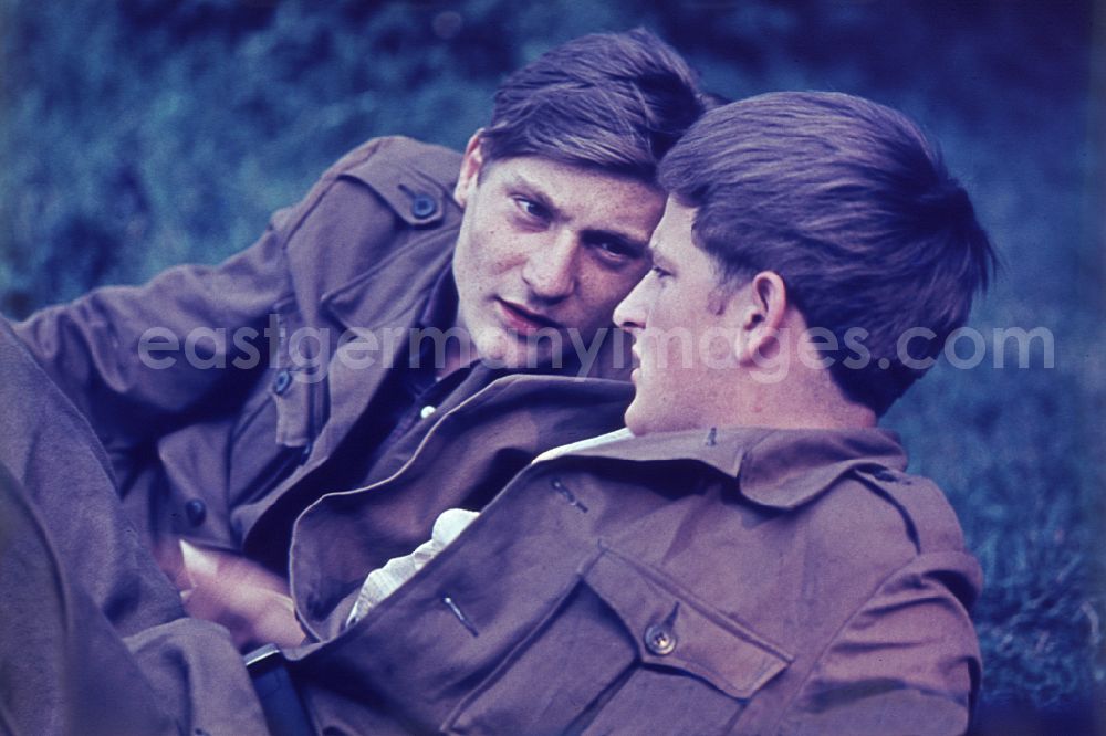 GDR photo archive: Stechlin - Practical training with a pre-military character in preparation for military service in GST- Uniform in Stechlin, Brandenburg on the territory of the former GDR, German Democratic Republic