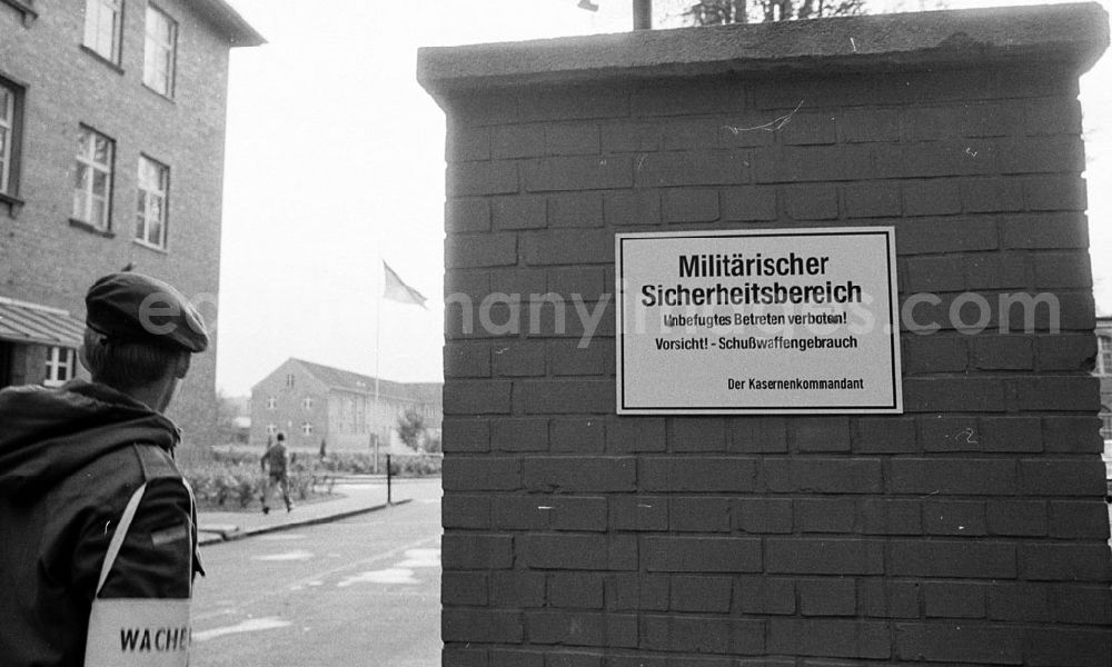 GDR photo archive: Berlin-Treptow - Wachregiment Bln, Treptow-Tor 1.11.9