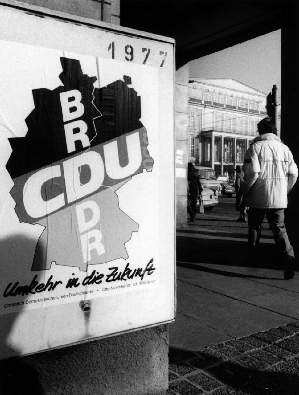 GDR photo archive: Leipzig - Plakat an Stromksten / Stromverteiler mit Wahlkampfwerbung der CDU.