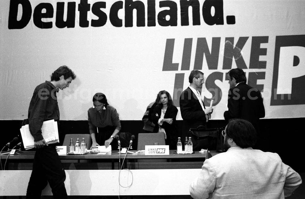 GDR picture archive: Berlin - Wahlparteitag Linke Liste PDS in Berlin 15.09.9
