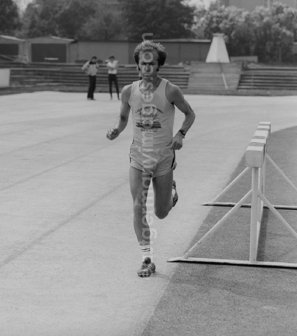 GDR image archive: Sondershausen - Waldemar Cierpinski is a former East German marathon runner and Olympic champion. Here a workout in the stadium of Sondershausen in Thuringia
