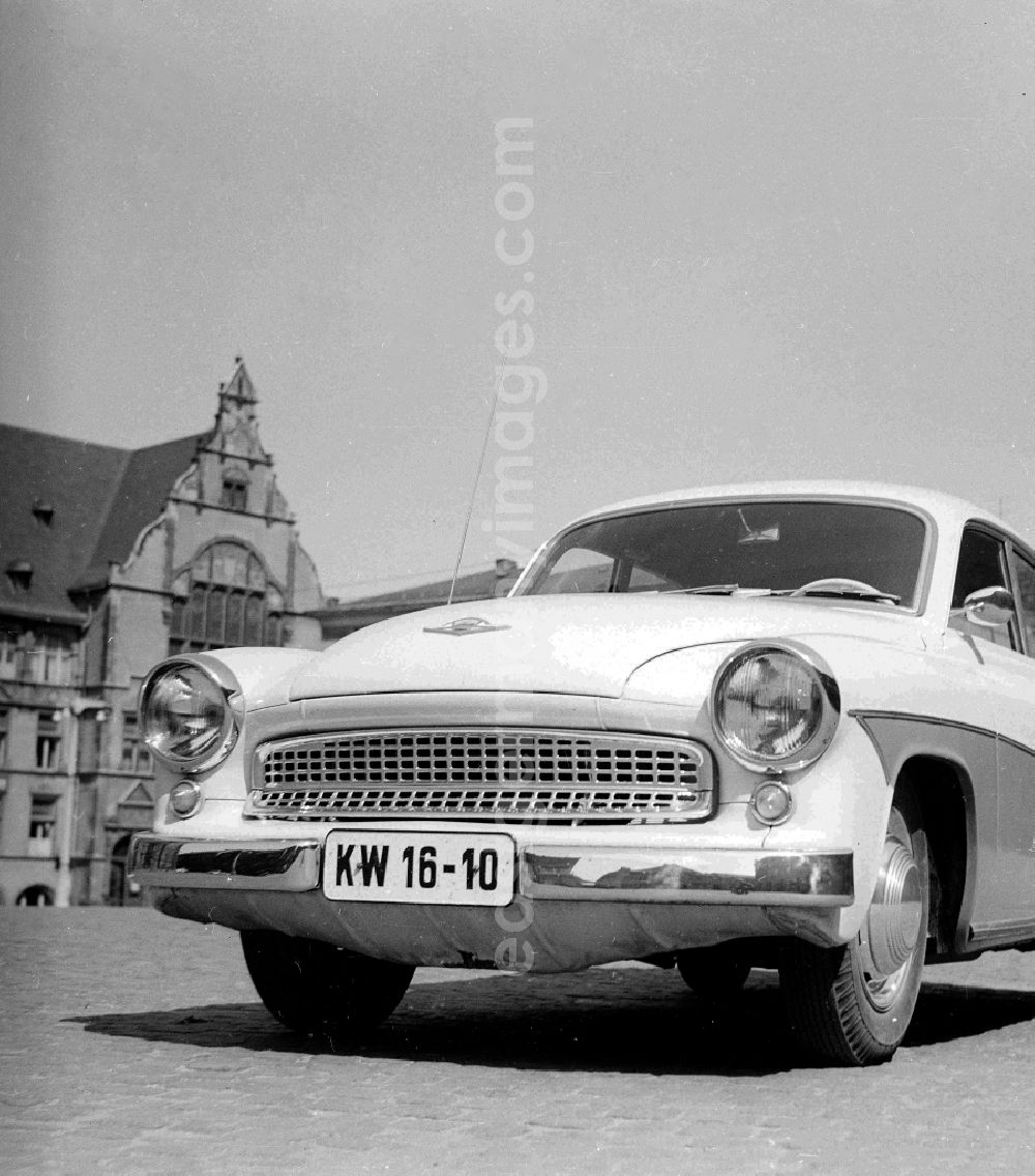 GDR picture archive: Dresden - Wartburg 311 of the car work Eisenach in Dresden in the federal state Saxony in the area of the former GDR, German democratic republic