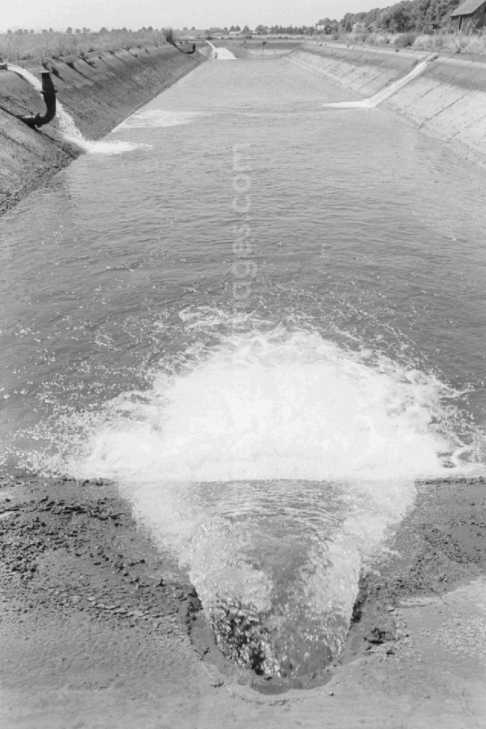 GDR photo archive: Niederer Fläming - Water reservoir of LPG Hohenseefeld in district Jueterbog in Niederer Flaeming in Brandenburg in the area of the former GDR, German Democratic Republic