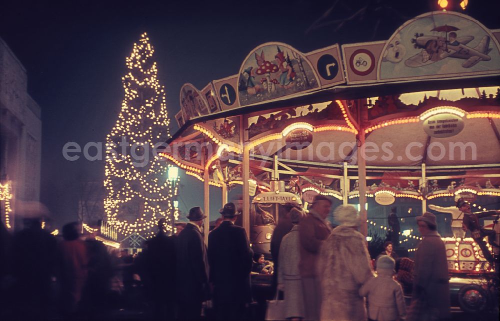 GDR picture archive: Berlin - Traditional Christmas market as a special experience area for children and young people at the end of the year on street Koppenstrasse - Lebuser Strasse in the district Friedrichshain in Berlin Eastberlin on the territory of the former GDR, German Democratic Republic