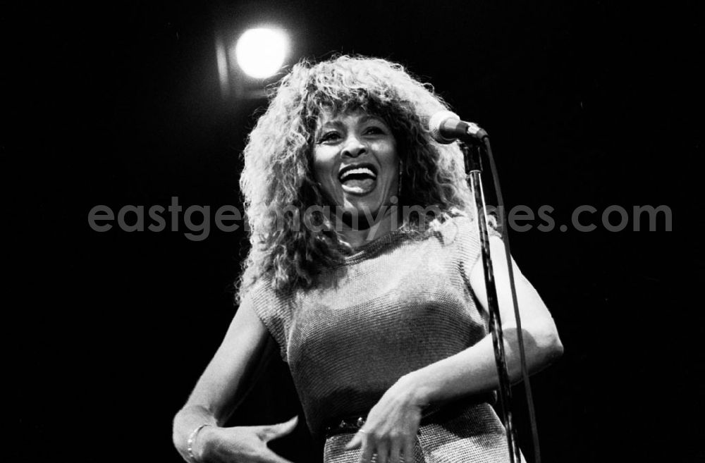 GDR picture archive: Berlin-Weißensee - Weißensee/Berlin Tina Turner Konzert 26.08.9