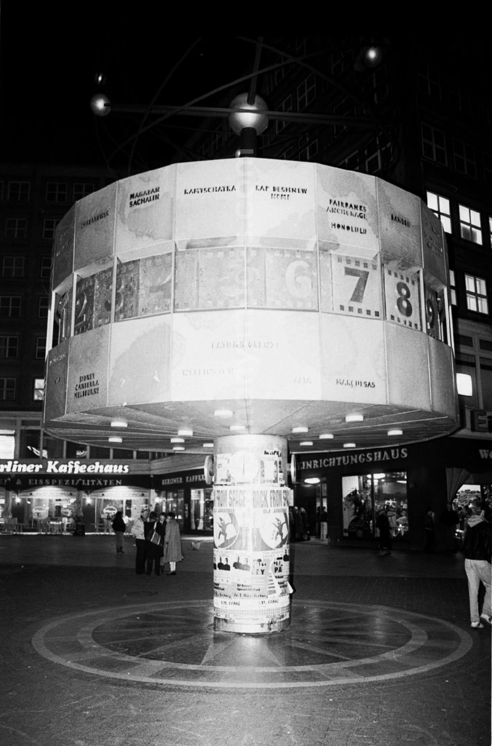 GDR image archive: - Weltzeituhr auf dem Alexanderplatz Umschlagnummer: 78