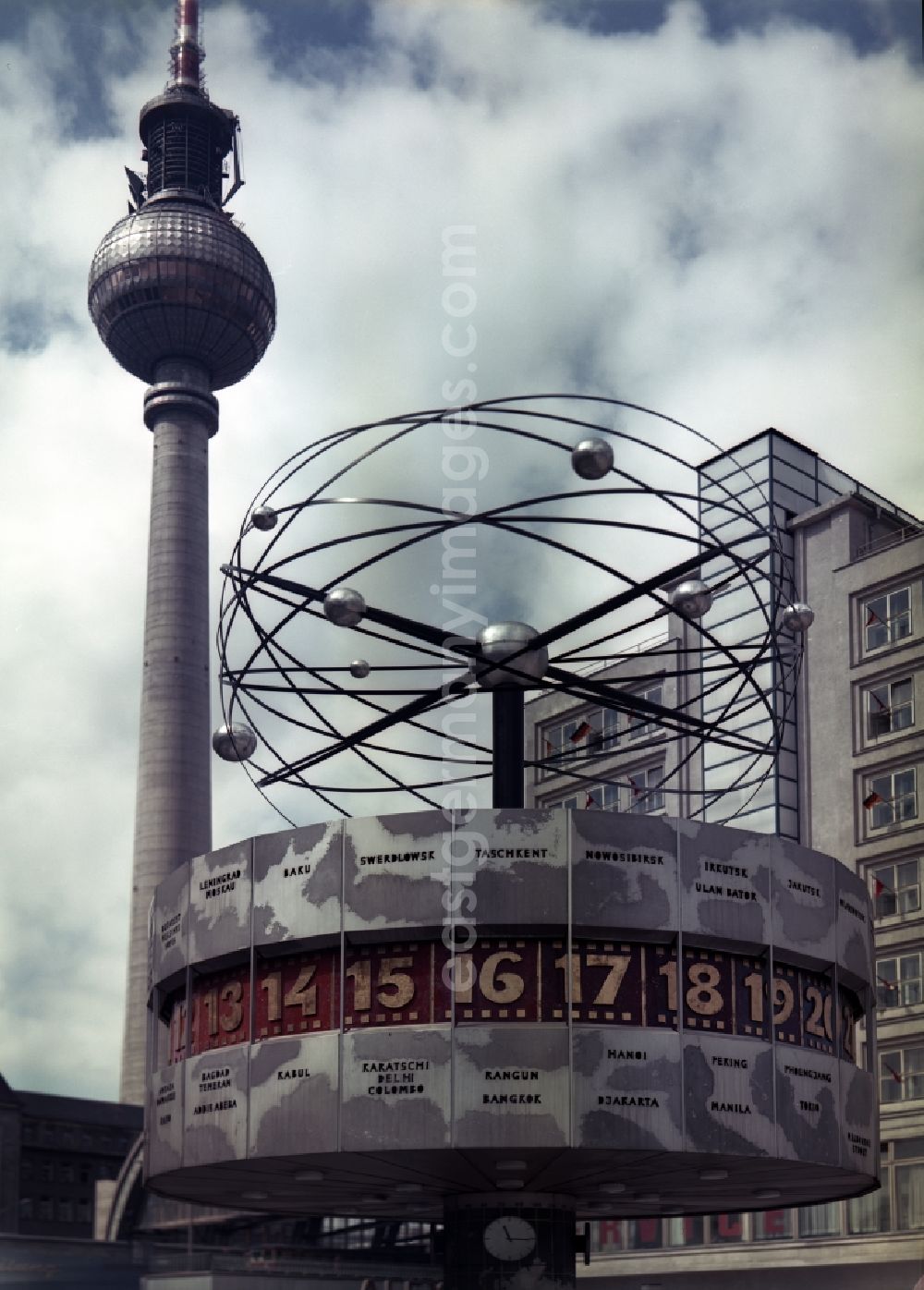 GDR picture archive: Berlin - World Time Clock and Berlin TV Tower at Alexanderplatz in the district Mitte in Berlin, the former capital of the GDR, German Democratic Republic