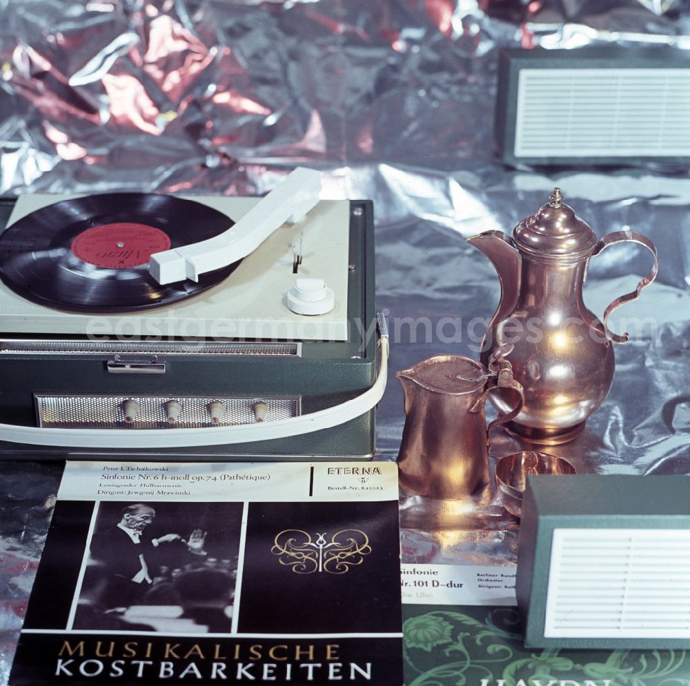Berlin: Advertising shot for the Ziphona P 1229 portable record player from VEB RFT Phonotechnik Zittau in Berlin Eastberlin on the territory of the former GDR, German Democratic Republic