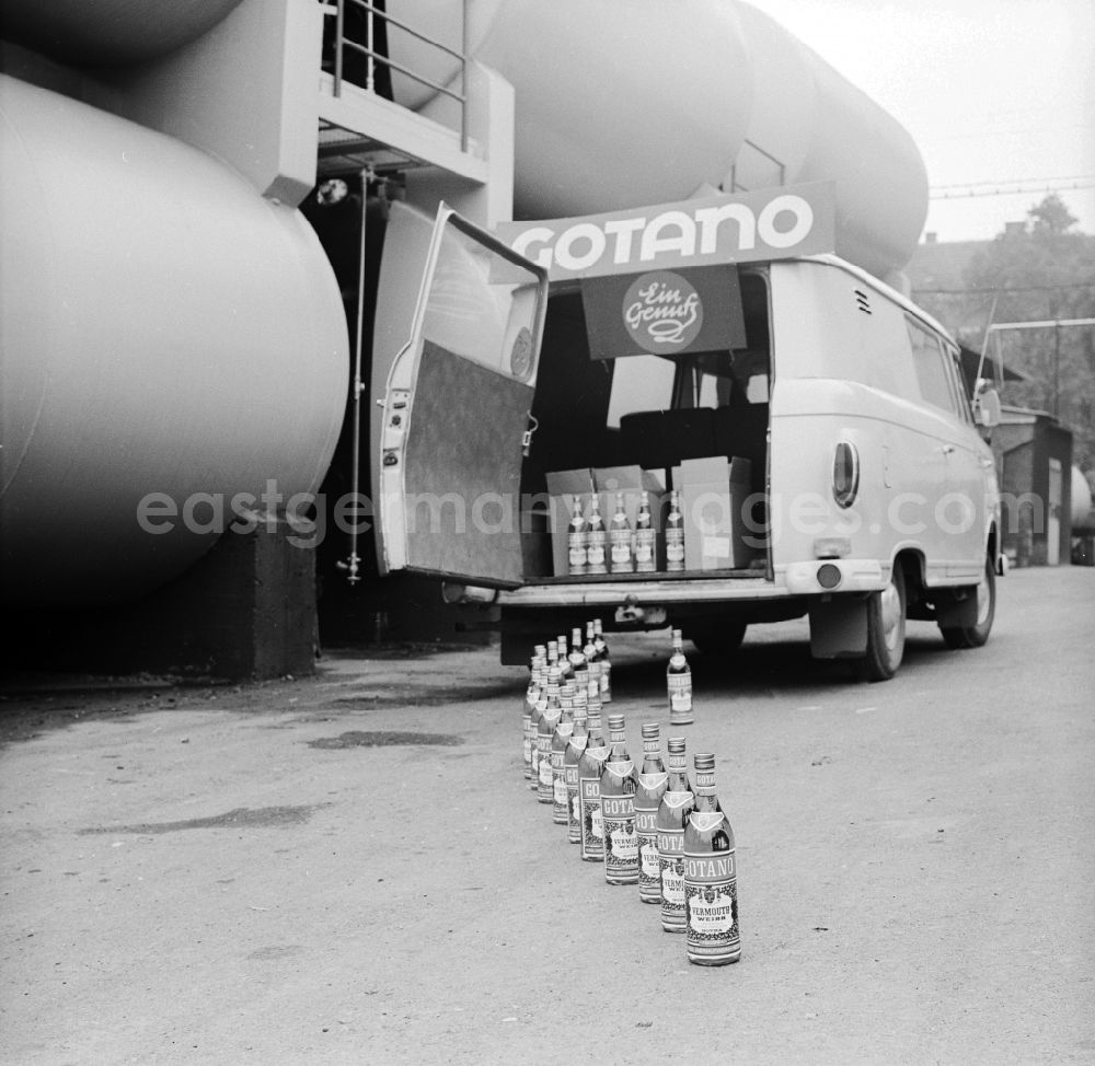 GDR photo archive: Gotha - Vermouth bottle advertising behind a vehicle Barkas B100