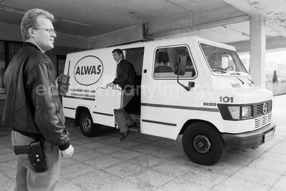 Berlin: Wertsachentransport der ostberliner Sicherheitsfirma ALWAS 11.