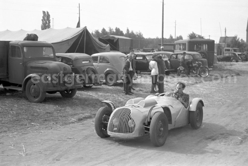 GDR image archive: Dresden - Competition racing and motorsport event Autobahn spider - international car and motorcycle race on the Autobahn in the district of Hellerau in Dresden in the state of Saxony on the territory of the former GDR, German Democratic Republic
