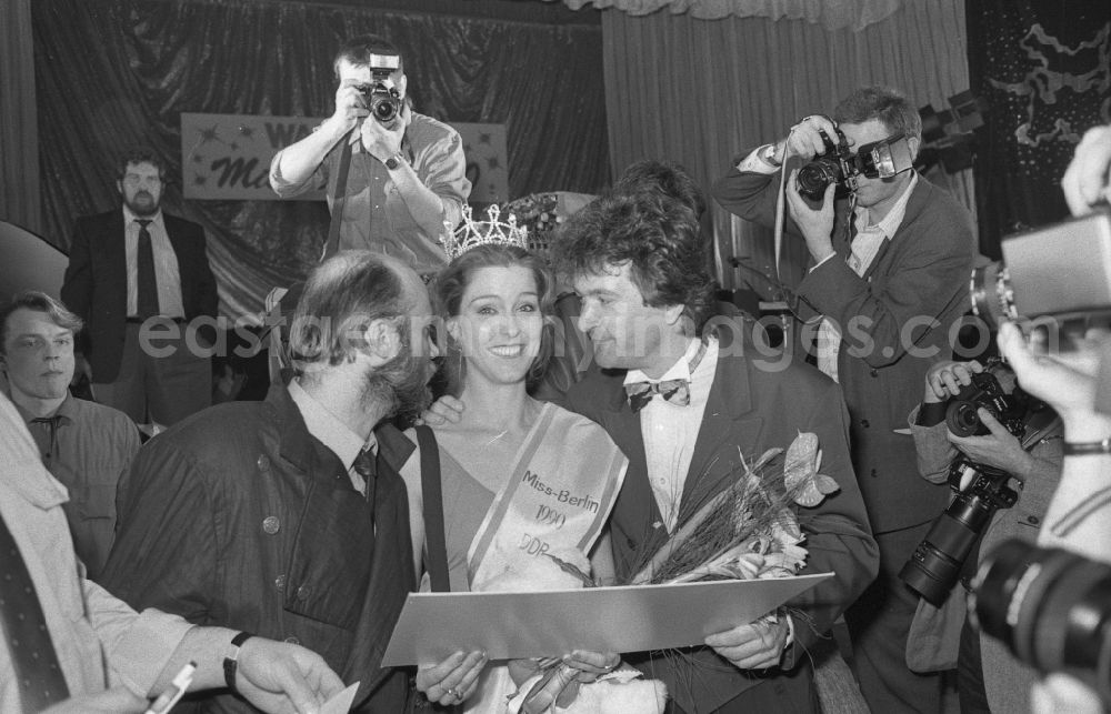 GDR picture archive: Berlin - Competition event Election of Miss Berlin in the culture house of the turbine factory VEB Bergmann-Borsig in the district of Lichtenberg in Berlin East Berlin on the territory of the former GDR, German Democratic Republic