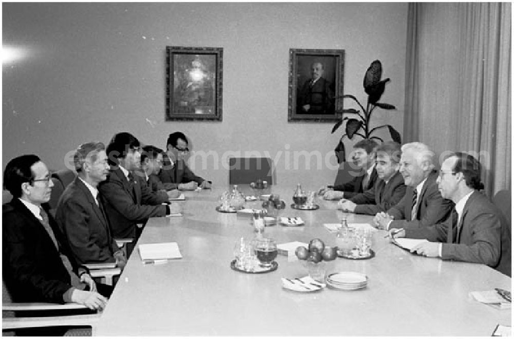 Berlin: 22.12.1986 W.Felfe empfing im ZK Journalisten aus der VR China.