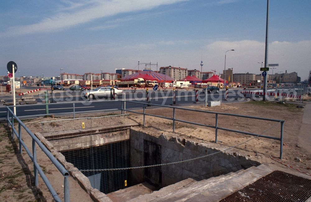 GDR image archive: Berlin - Mitte - The outputs of the S - Bahn station Potsdamer Platz in Berlin - Mitte were uncovered in 1993. In the background a gas-forming circus on the former border strip