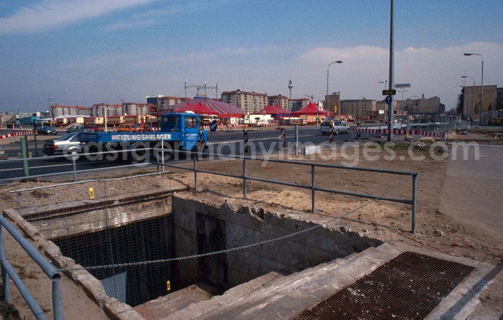 GDR photo archive: Berlin - Mitte - The outputs of the S - Bahn station Potsdamer Platz in Berlin - Mitte were uncovered in 1993. In the background a gas-forming circus on the former border strip